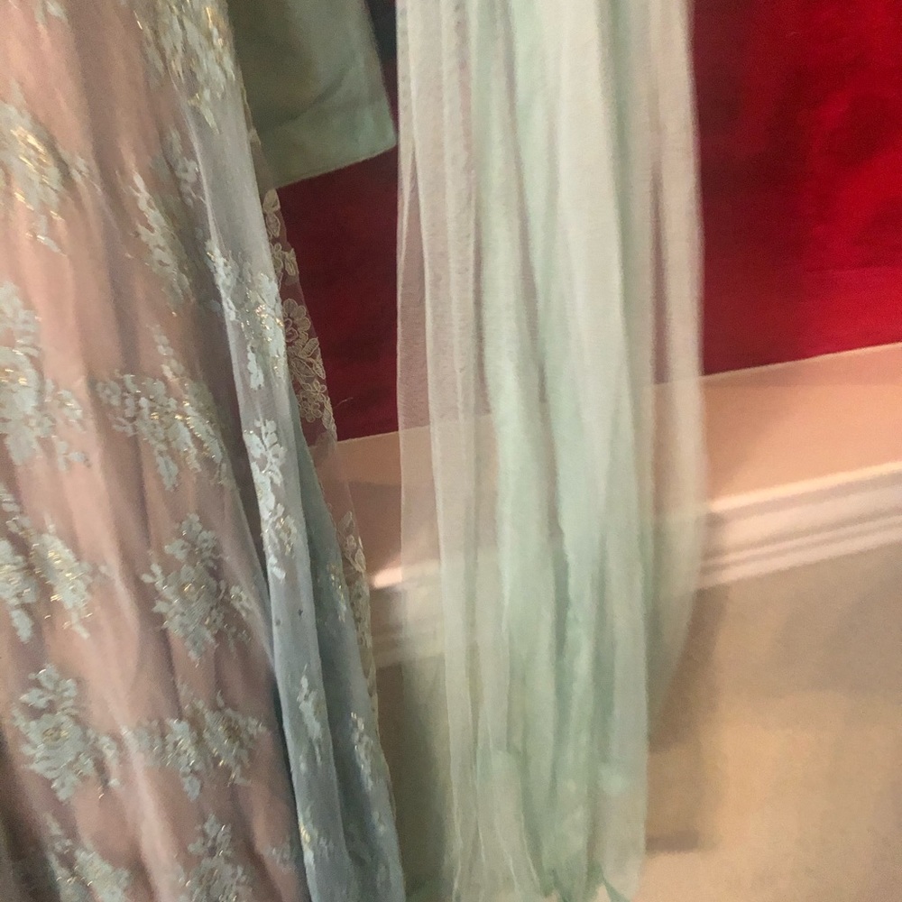 Beautiful outfit - Picture 5 of 7